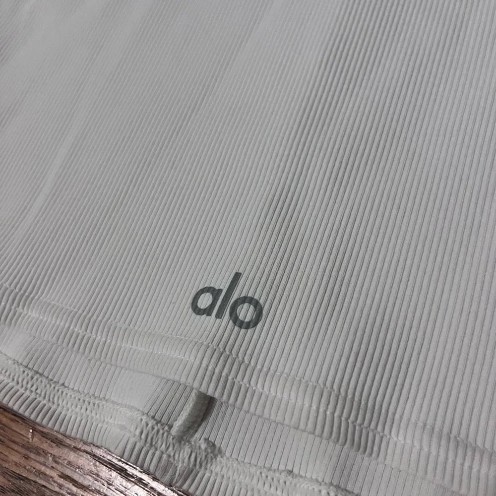 ALO White Ribbed Crop Top - Picture 4 of 4